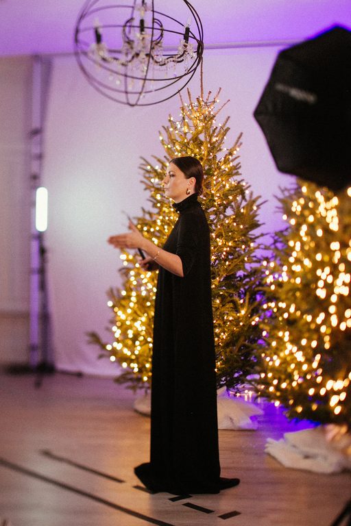 Алла Клименко веде тренінг Dream Year біля ялинок